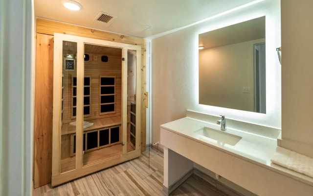 Plaza Hotel and Suites