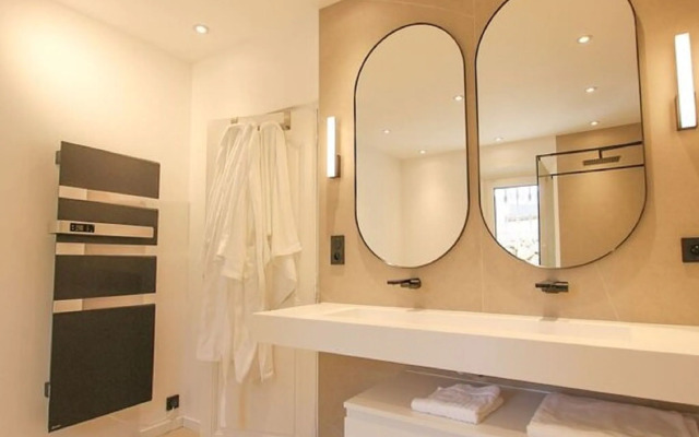 Majestic Holiday Home in Grimaud With Private Pool