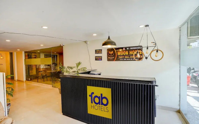 Fabhotel Moon