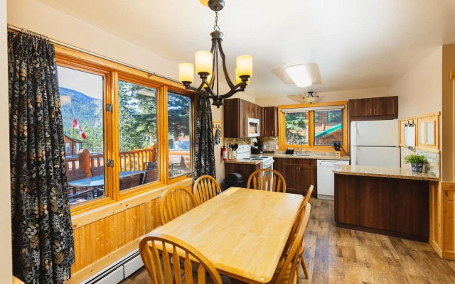 Overlander Mountain Lodge