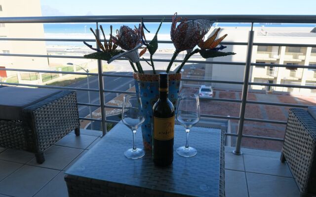 206 The Waves, Blouberg