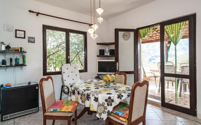 Nice Home in Vinisce With Wifi and 5 Bedrooms