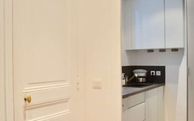 Central Marais-beaubourg 1 Bedroom Flat