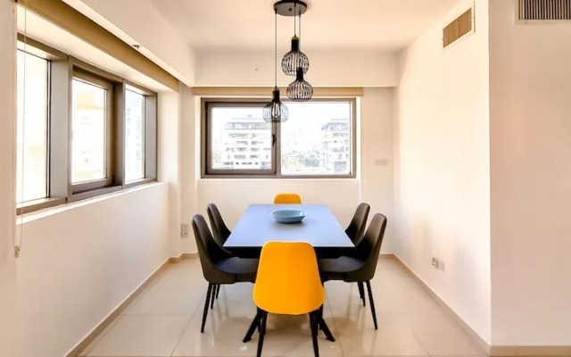 Condo & Pool in New North by FeelHome