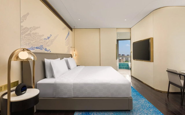 HUALUXE Shanghai Changfeng Park by IHG