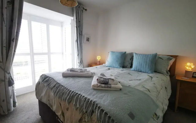 Sea View 3 Bedroom Seaside Property