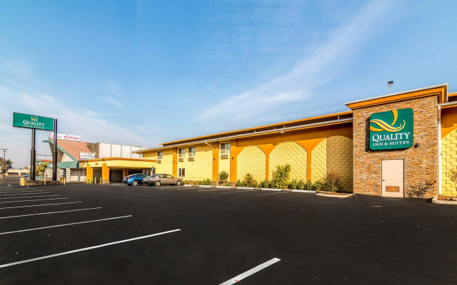 Quality Inn & Suites near Downtown Bakersfield