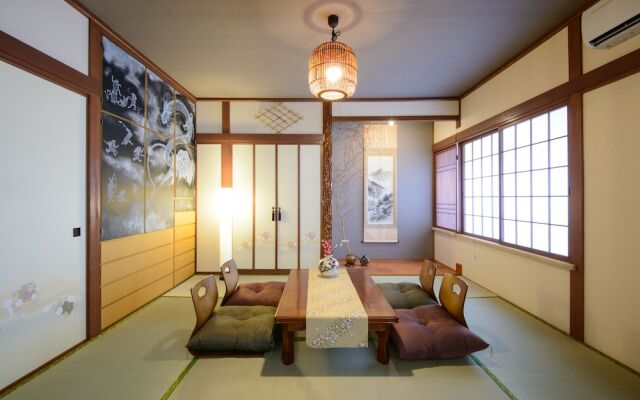 Hiragishi House
