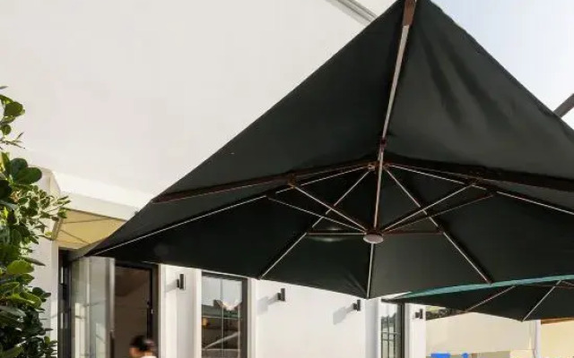 Czch Lush Hotel