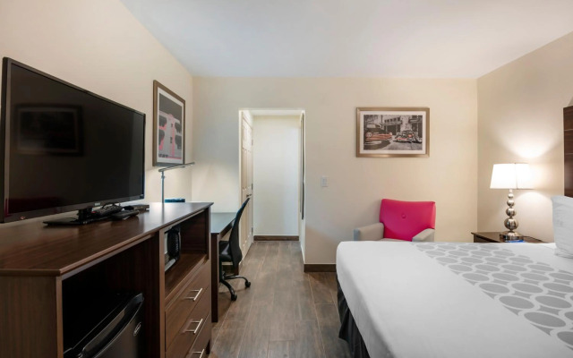 Downtown Hollywood Gardens Inn & Suites