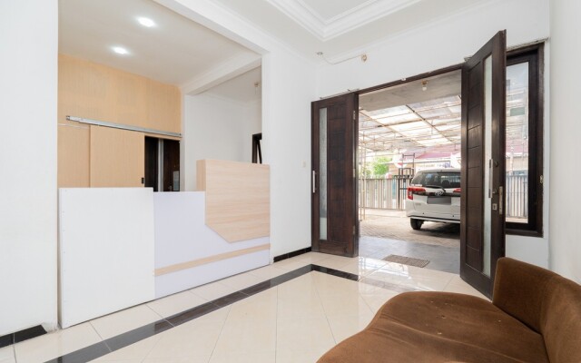 RedDoorz @ Nginden Surabaya