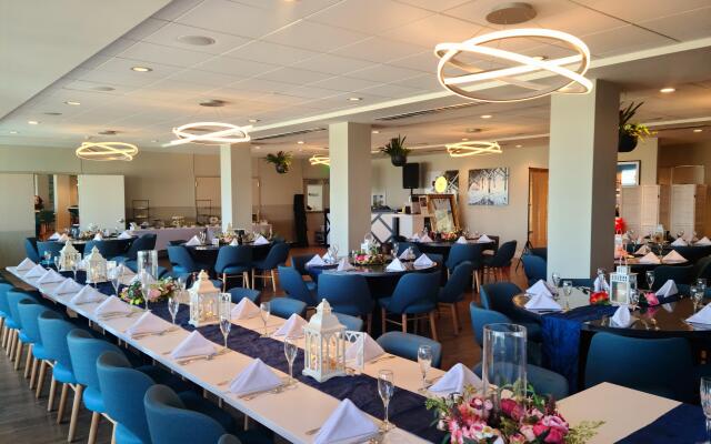 Holiday Inn Resort Oceanfront at Surfside Beach by IHG