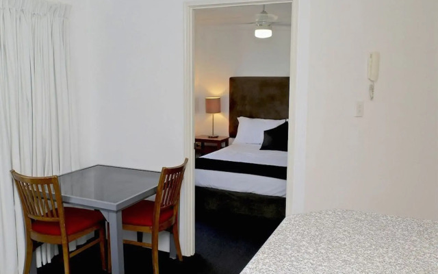 Karana Palms Self Contained Apartments