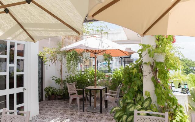 Laverne Hotel