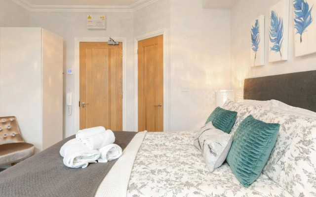 12 Helena Luxury Serviced Apartment