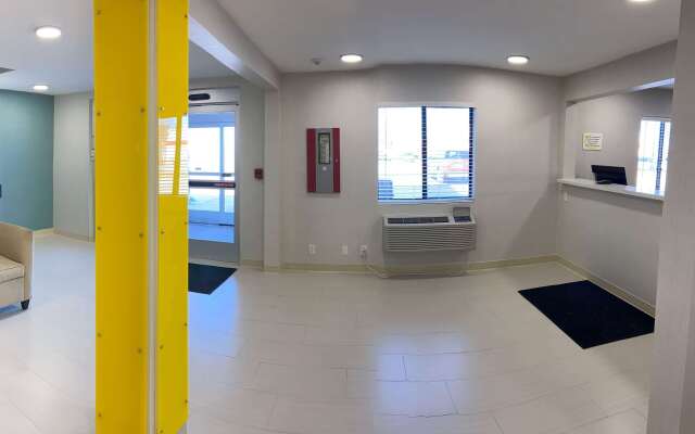 Super 8 by Wyndham York NE