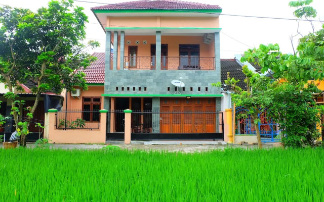 Simply Homy Guest House UTY Kronggahan