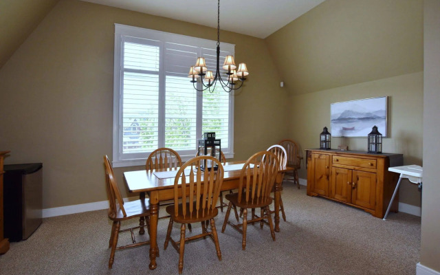 The Lodges at Blue Mountain - Historic Snowbridge Condos