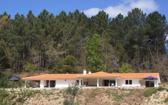 Semi-detached Home in Covas With Shared Pool