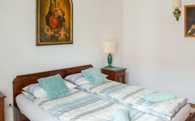 8 Small and cozy Suite