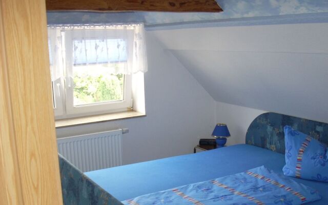 Beautiful Apartment in Wischuer with Fenced Garden