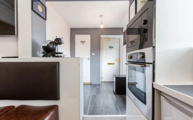 6-bed Apartment in Liverpool