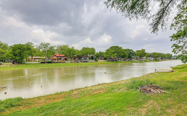 Waterfront Seguin Lake House Near Downtown