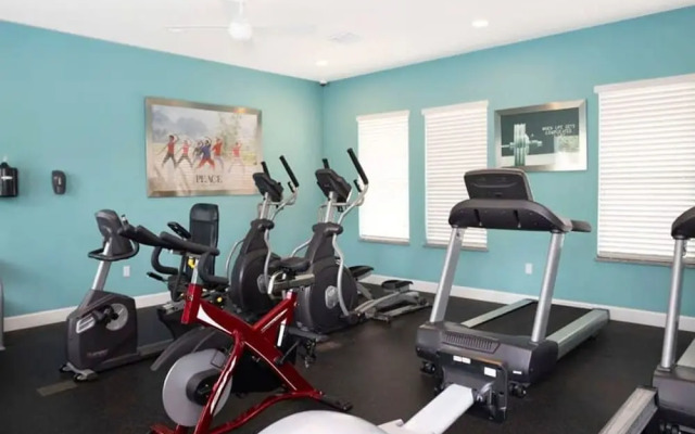 Spacious New Modern Retreat