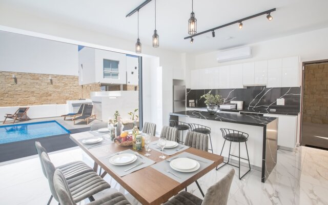 4 Bedroom Villa With Privaet Pool in the Center Protaras Vie Bleu Villa Vb1