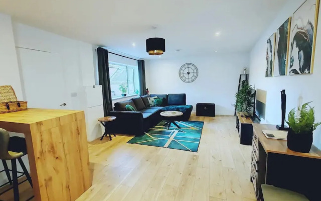 Stunning Modern Christchurch Town Centre Apartment