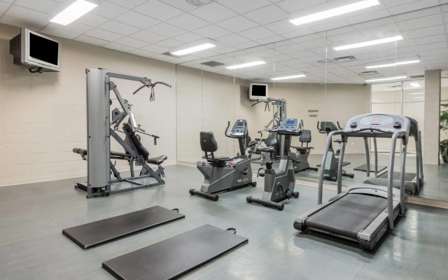 Super 8 by Wyndham Mississauga