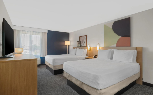 Spark by Hilton Bakersfield Central