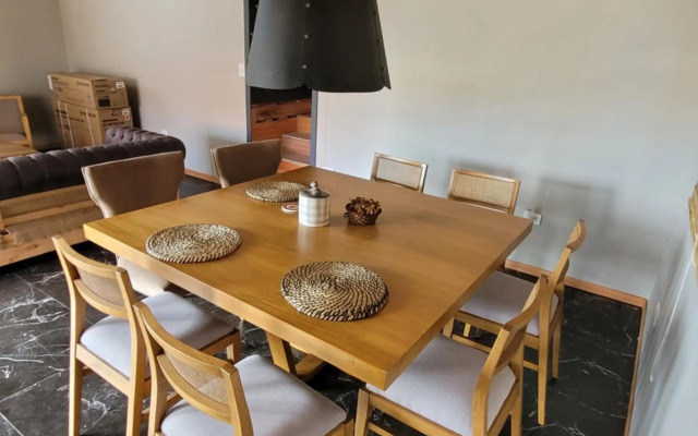 al pie de las sierras en villa del lago