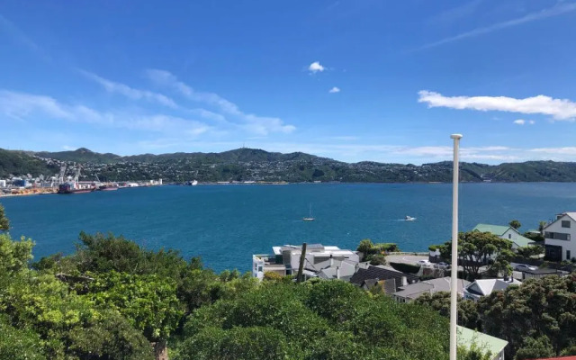 Private Luxurious Studio w Outdoor Living & Views!