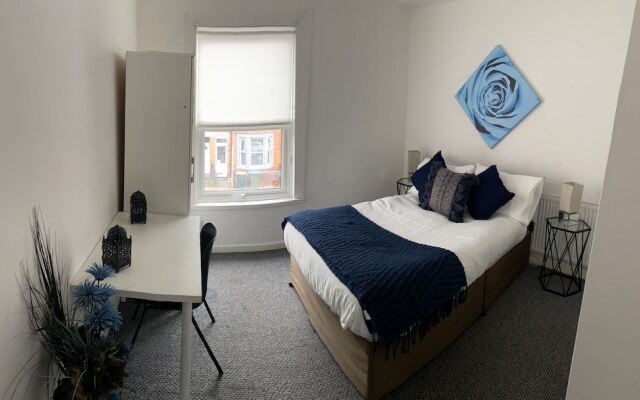 Modern 3-bed, 4 Bath House in Coventry City Centre