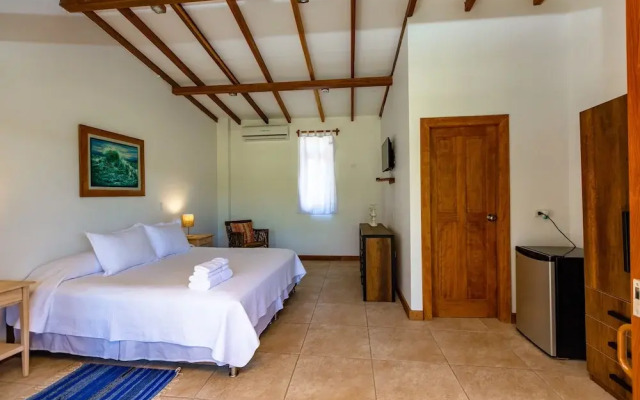 Bungalows & Suites Punta Camarón