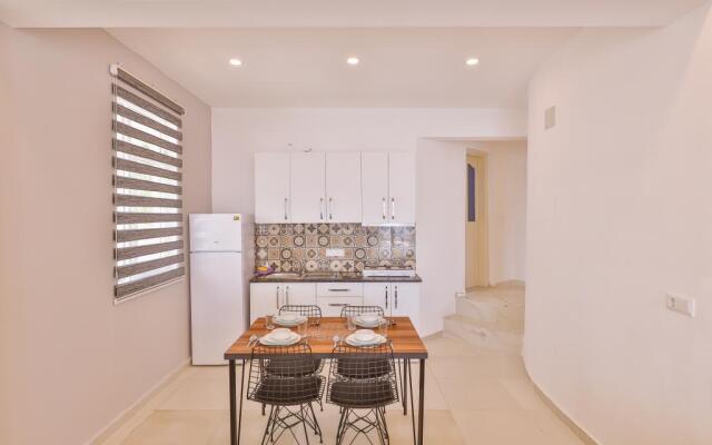 3 House Apart