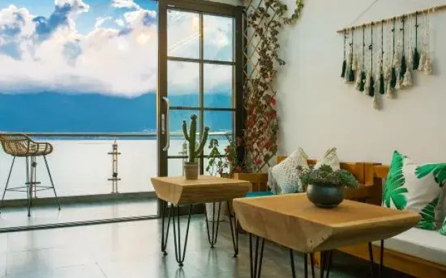 Aishe Honeymoon Seaview Inn