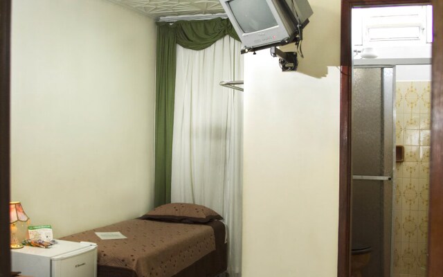 Eduardo Hotel