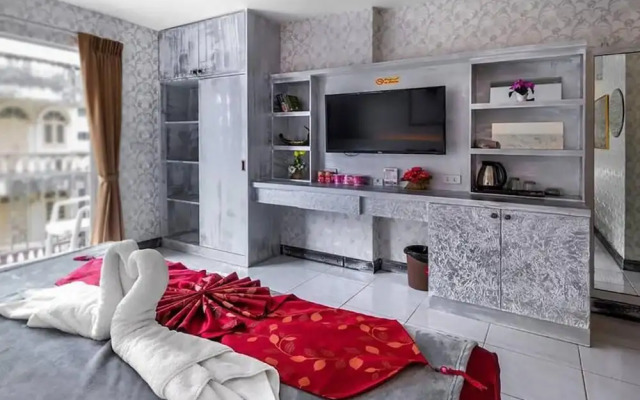 The Shades Hotel 50 meter Beach Front