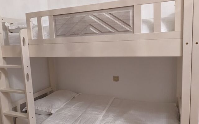 Alphatel Beach Hostel JBR