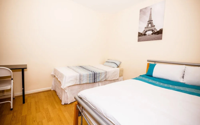 Colebert Avenue Apartment