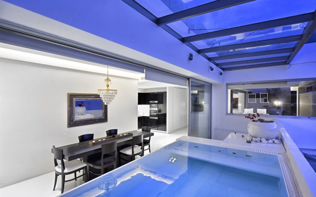 Alto Psyrri Penthouse by K&K