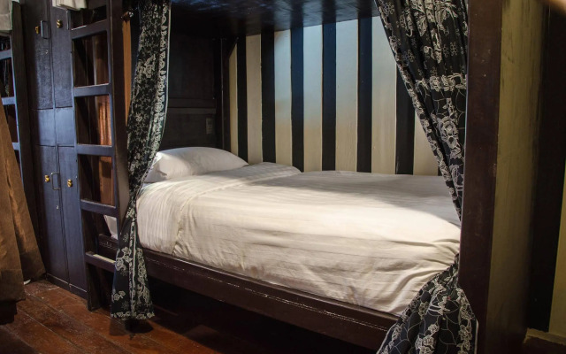 Bed & Butler Hostel