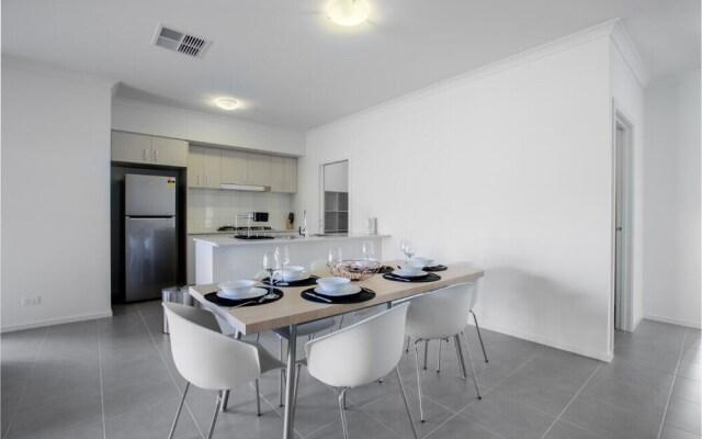 Big Family Fun@ 4 Bedrooms House in Point Cook