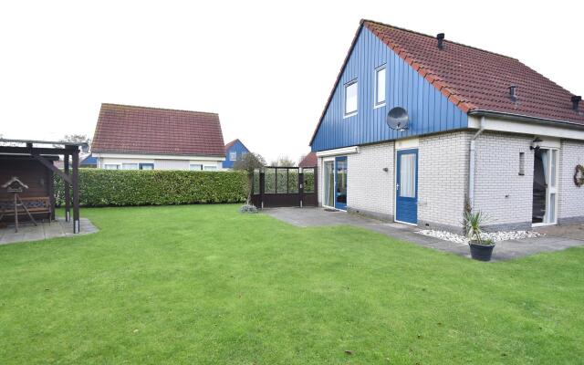 Pleasant Holiday Home in Kamperland near the Sea