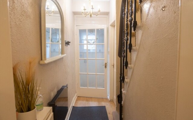 Sandgate 2-bed Apartment in Ayr Central Location