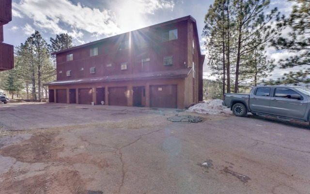 Walk to Lifts: Ski-in/ski-out Angel Fire Condo