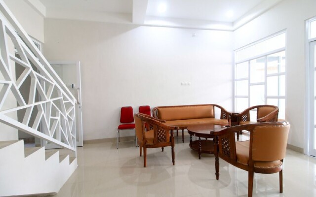 RedDoorz near Klaten Train Station