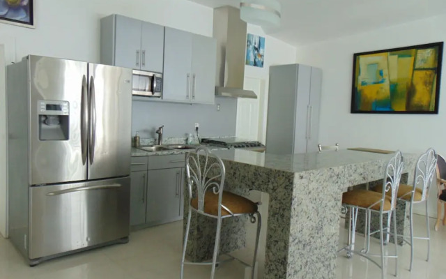 Modern Townhome Prime Location
